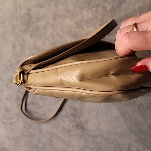 0461. Vintage Anne Klein for Calderon Tan Crossbody Clutch Purse Bag Lion Logo - Picture 7 of 12